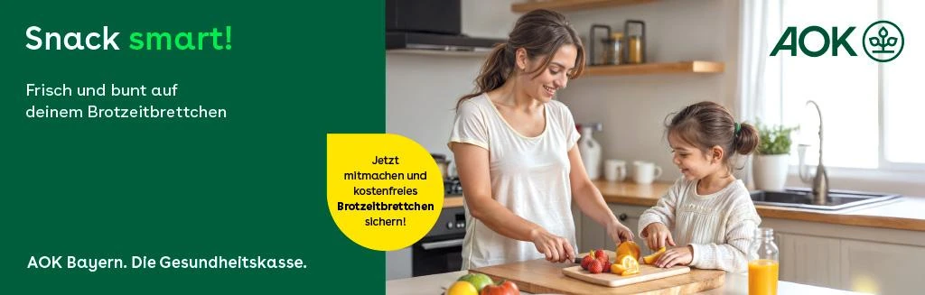 Brotzeitbrettchen und Postkarte mit Ernährungsangeboten der AOK Bayern